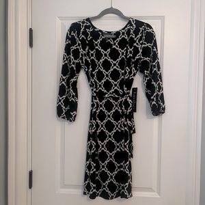 NWT Luxology black/white geometric print belted dress. Size S.